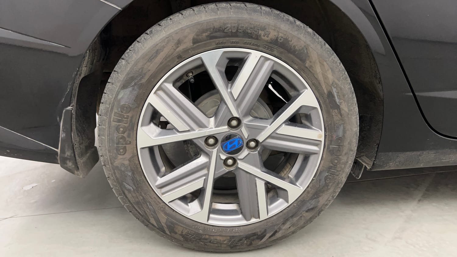 Used 2023 Hyundai Verna SX (O) 1.5 VTVT IVT Petrol Automatic tyres RIGHT REAR TYRE RIM VIEW