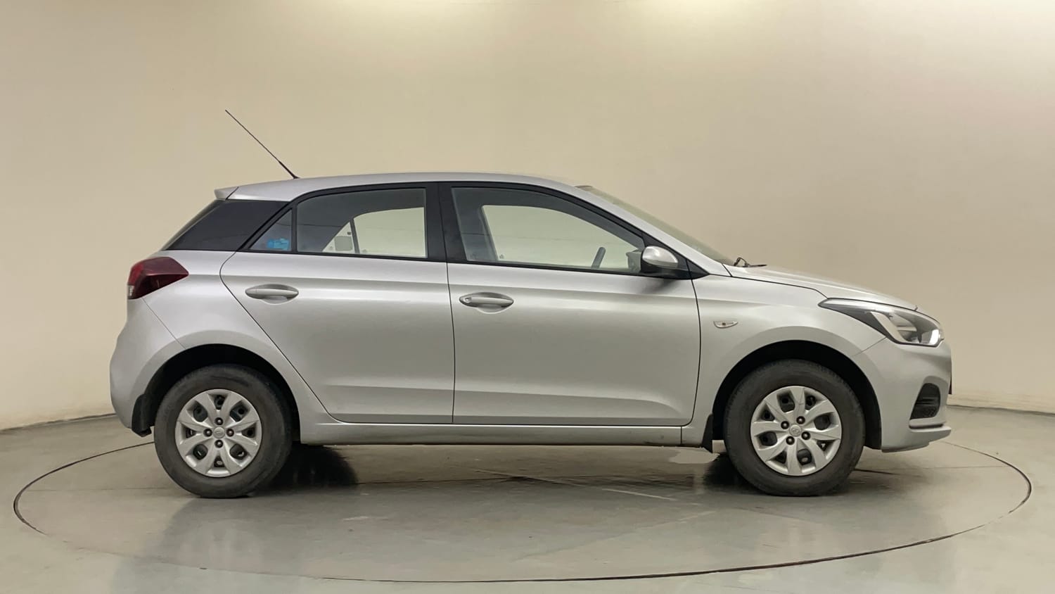 Used 2018 Hyundai Elite i20 Magna Executive 1.2 Petrol Manual exterior RIGHT SIDE VIEW