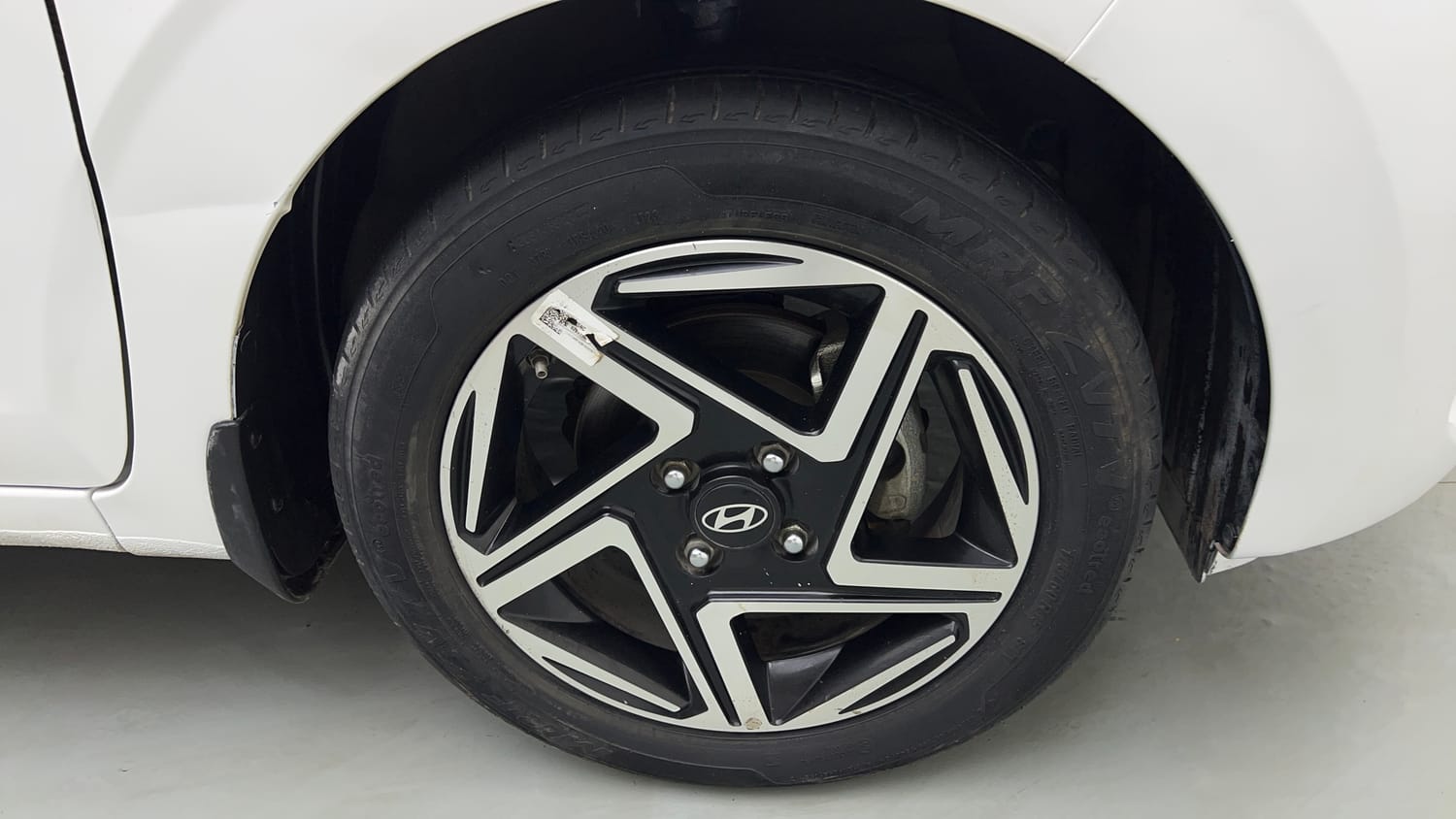 Used 2023 Hyundai Grand i10 Nios Asta 1.2 Kappa VTVT Petrol Manual tyres RIGHT FRONT TYRE RIM VIEW