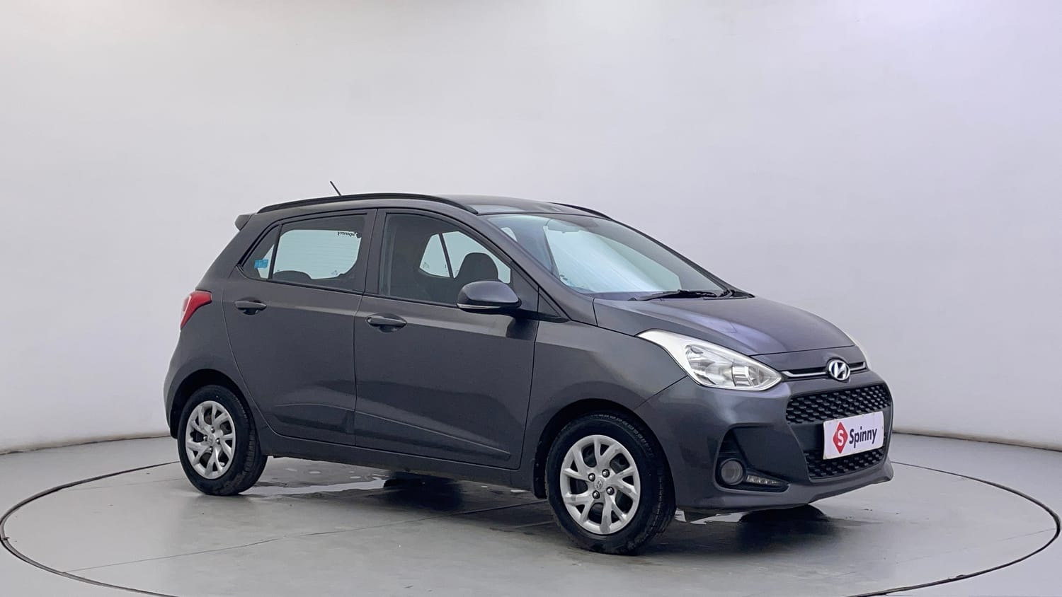 Used 2017 Hyundai Grand i10 Sportz (O) AT 1.2 Kappa VTVT Petrol Automatic exterior RIGHT FRONT CORNER VIEW