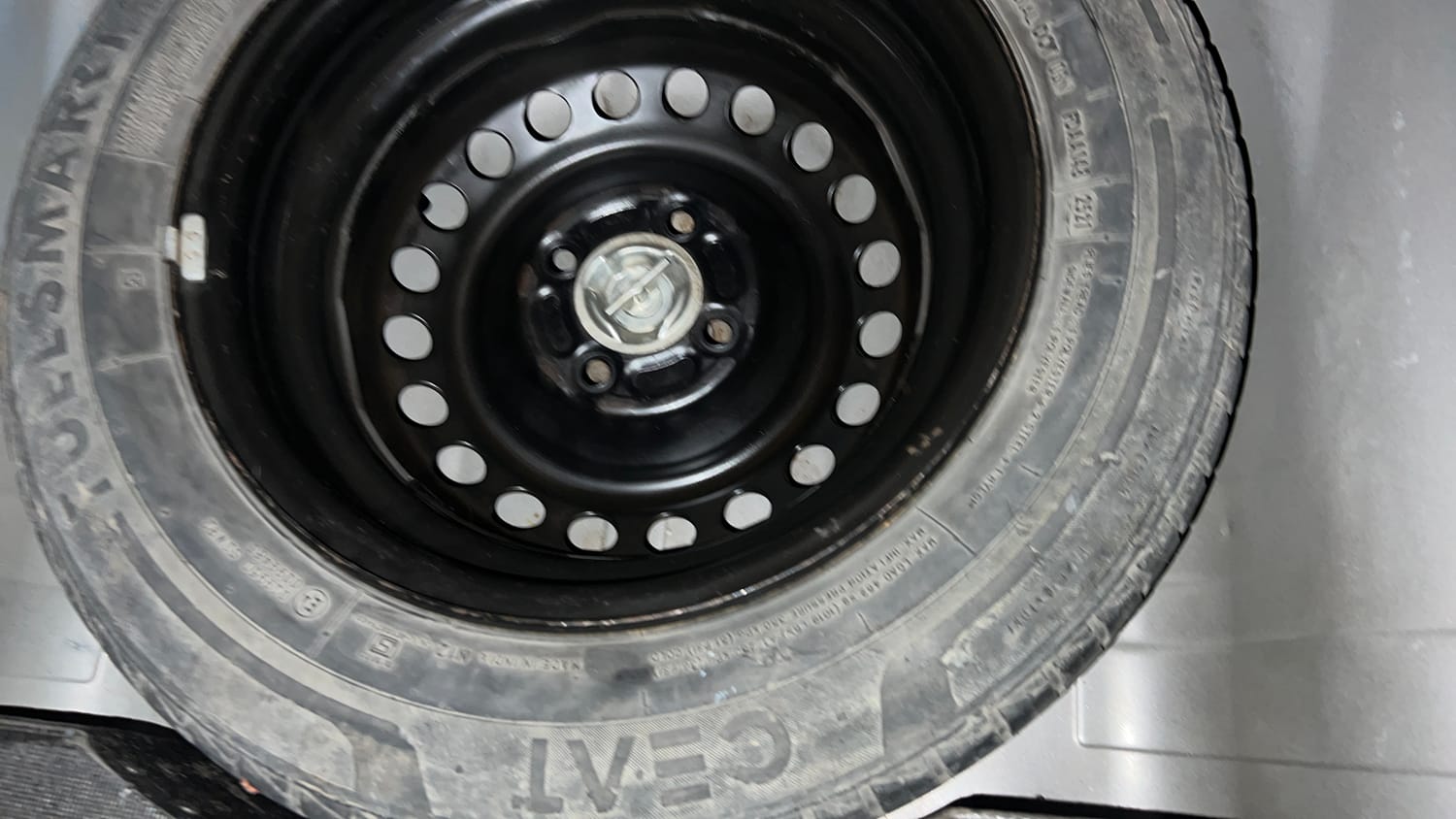 Used 2013 Honda Amaze 1.2 S i-VTEC Petrol Manual tyres SPARE TYRE VIEW