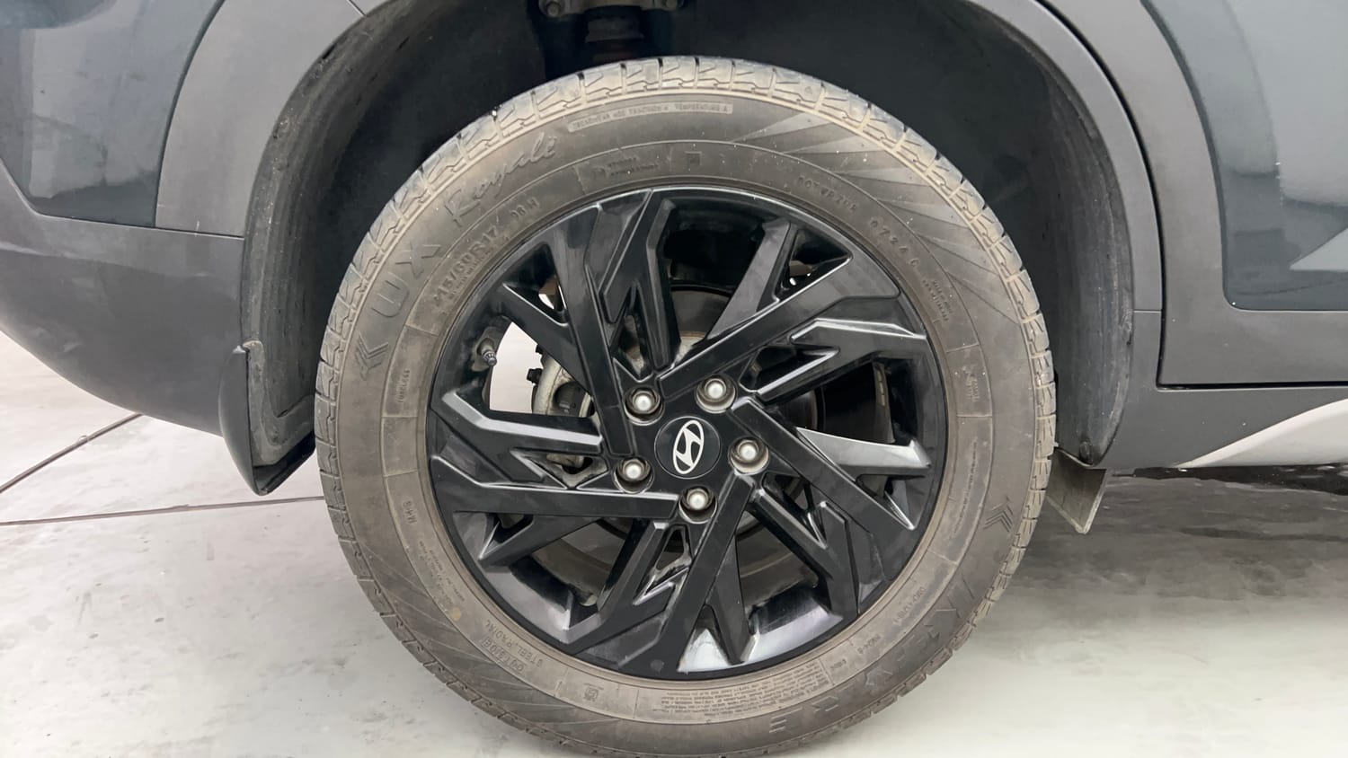 Used 2024 Hyundai Creta 1.5 MPi Petrol MT S(O) Petrol Manual tyres RIGHT REAR TYRE RIM VIEW