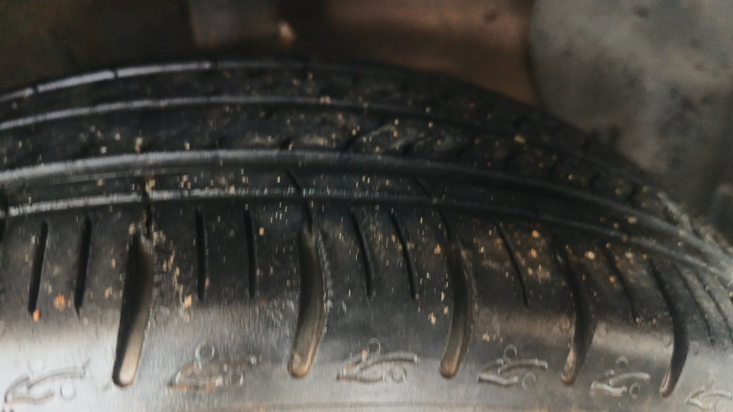 Used 2022 Hyundai Aura SX 1.2 Petrol Petrol Manual tyres RIGHT FRONT TYRE TREAD VIEW