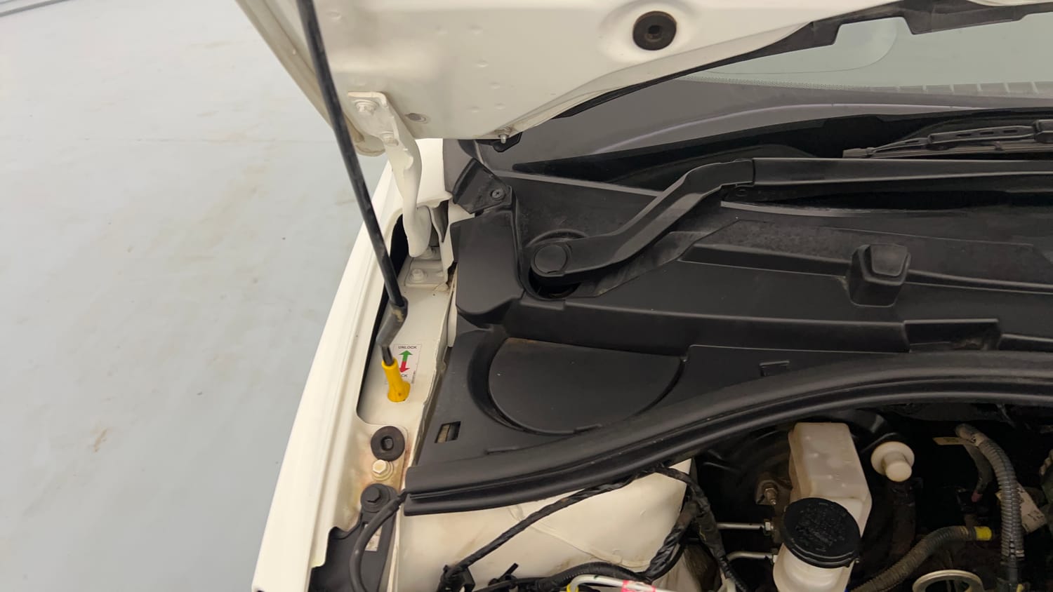 Used 2026 Tata Tiago XT Petrol Manual engine ENGINE RIGHT SIDE HINGE & APRON VIEW