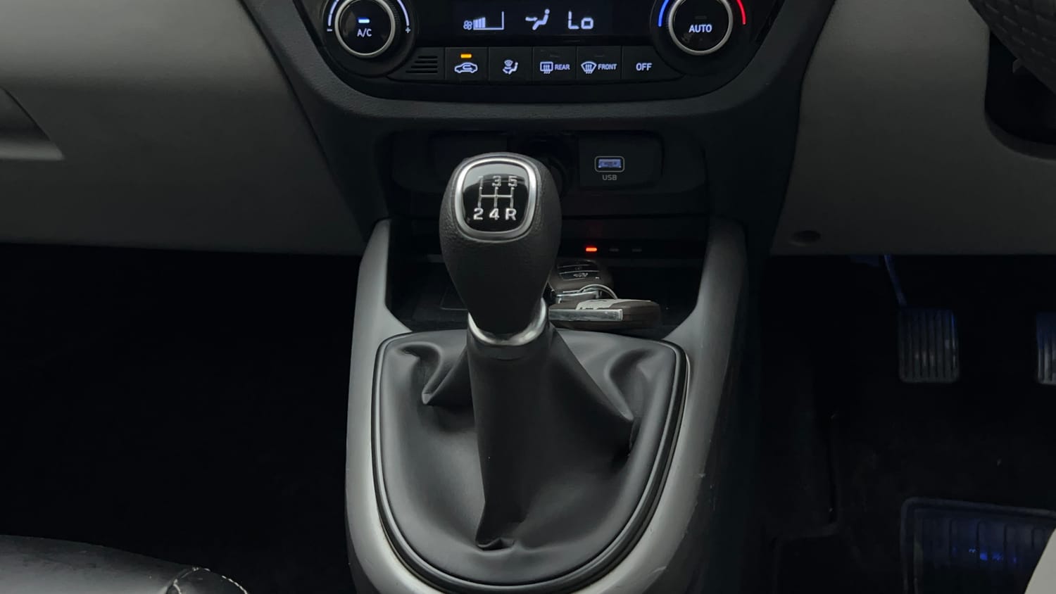 Used 2023 Hyundai Grand i10 Nios Asta 1.2 Kappa VTVT Petrol Manual interior GEAR  KNOB VIEW