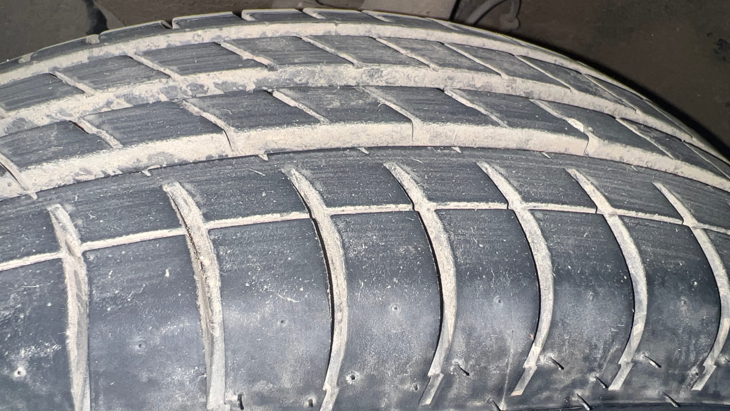 Used 2017 Hyundai Elite i20 Sportz 1.2 Petrol Manual tyres LEFT FRONT TYRE TREAD VIEW