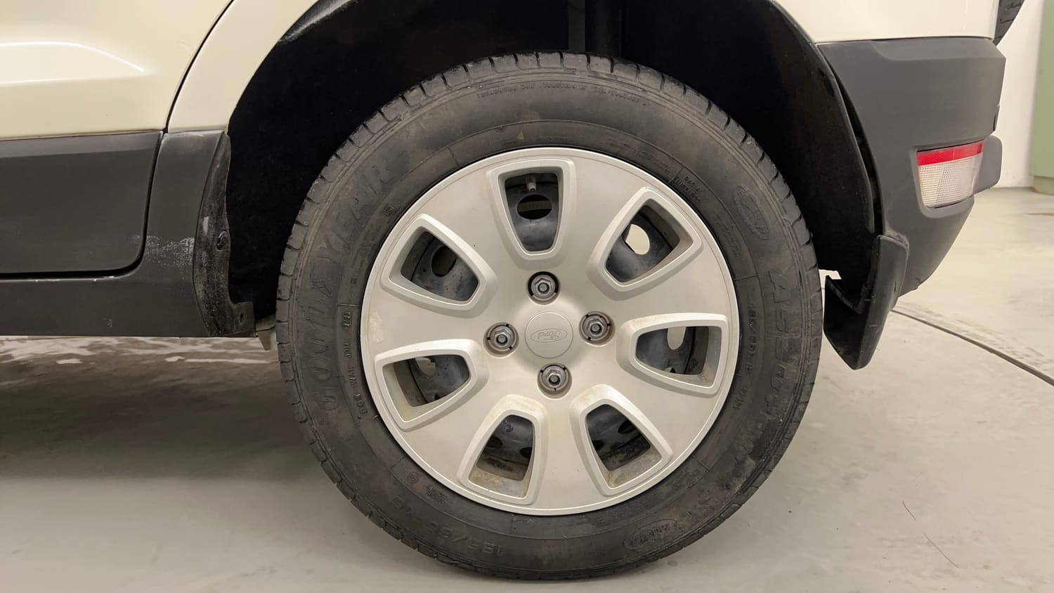 Used 2021 Ford EcoSport Ambiente 1.5L TDCi Diesel Manual tyres LEFT REAR TYRE RIM VIEW