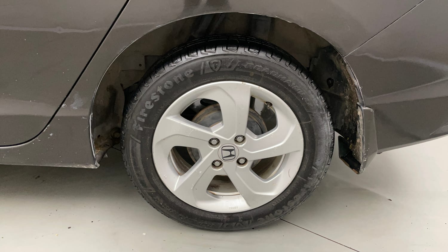 Used 2015 Honda City V Diesel Diesel Manual tyres LEFT REAR TYRE RIM VIEW