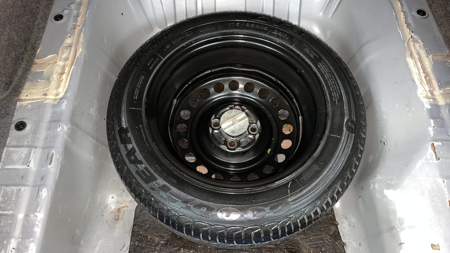 Used 2015 Honda City V Diesel Diesel Manual tyres SPARE TYRE VIEW
