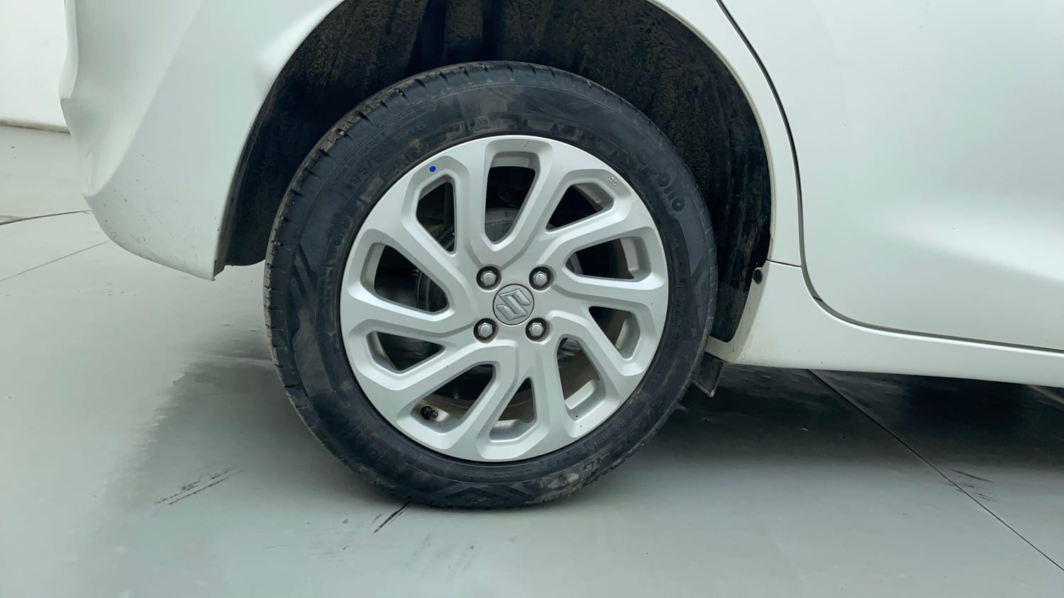 Used 2022 Maruti Suzuki Baleno Zeta AGS Petrol Automatic tyres RIGHT REAR TYRE RIM VIEW