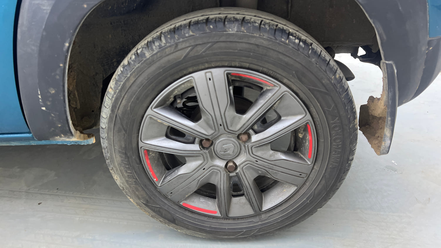 Used 2020 Renault Kwid CLIMBER 1.0 Opt Petrol Manual tyres LEFT REAR TYRE RIM VIEW