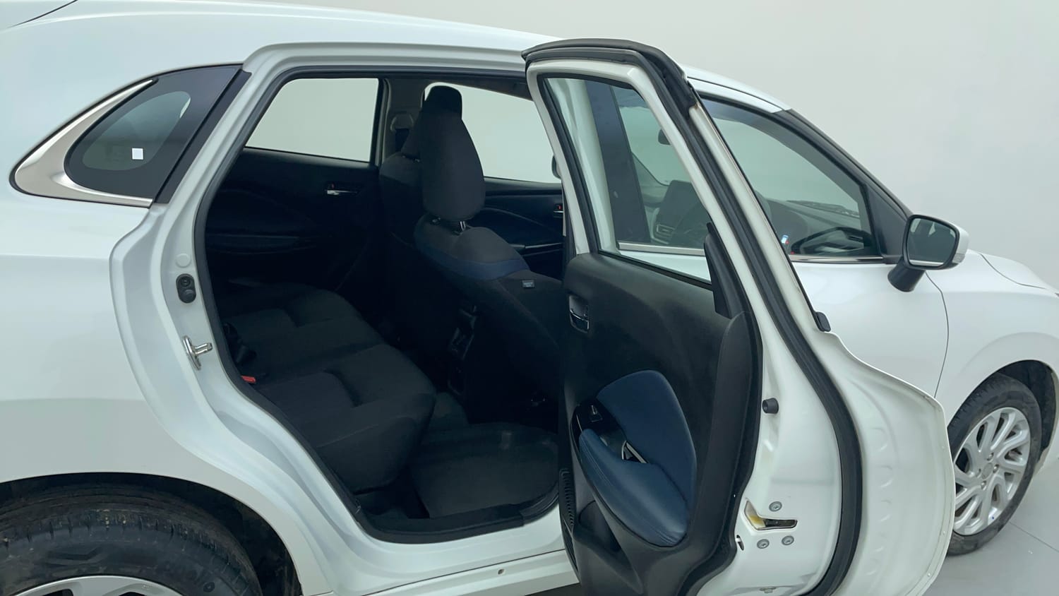 Used 2022 Maruti Suzuki Baleno Zeta AGS Petrol Automatic interior RIGHT SIDE REAR DOOR CABIN VIEW