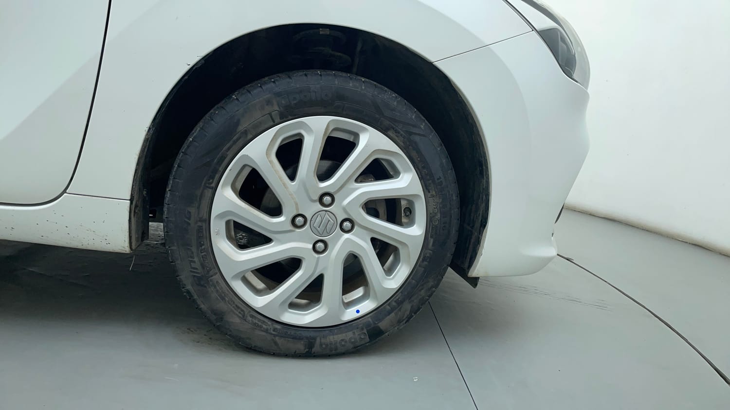 Used 2022 Maruti Suzuki Baleno Zeta AGS Petrol Automatic tyres RIGHT FRONT TYRE RIM VIEW