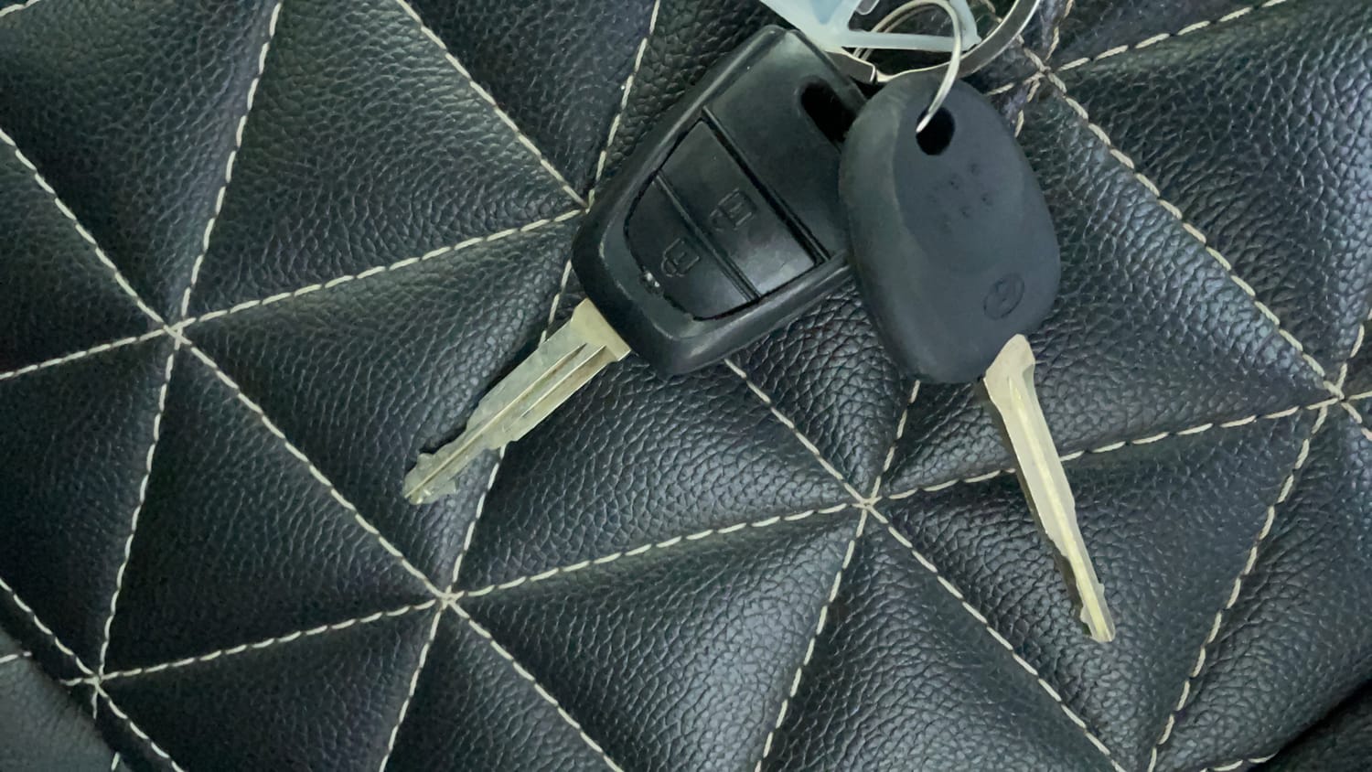 Used 2017 Hyundai Grand i10 Sportz (O) AT 1.2 Kappa VTVT Petrol Automatic extra CAR KEY VIEW
