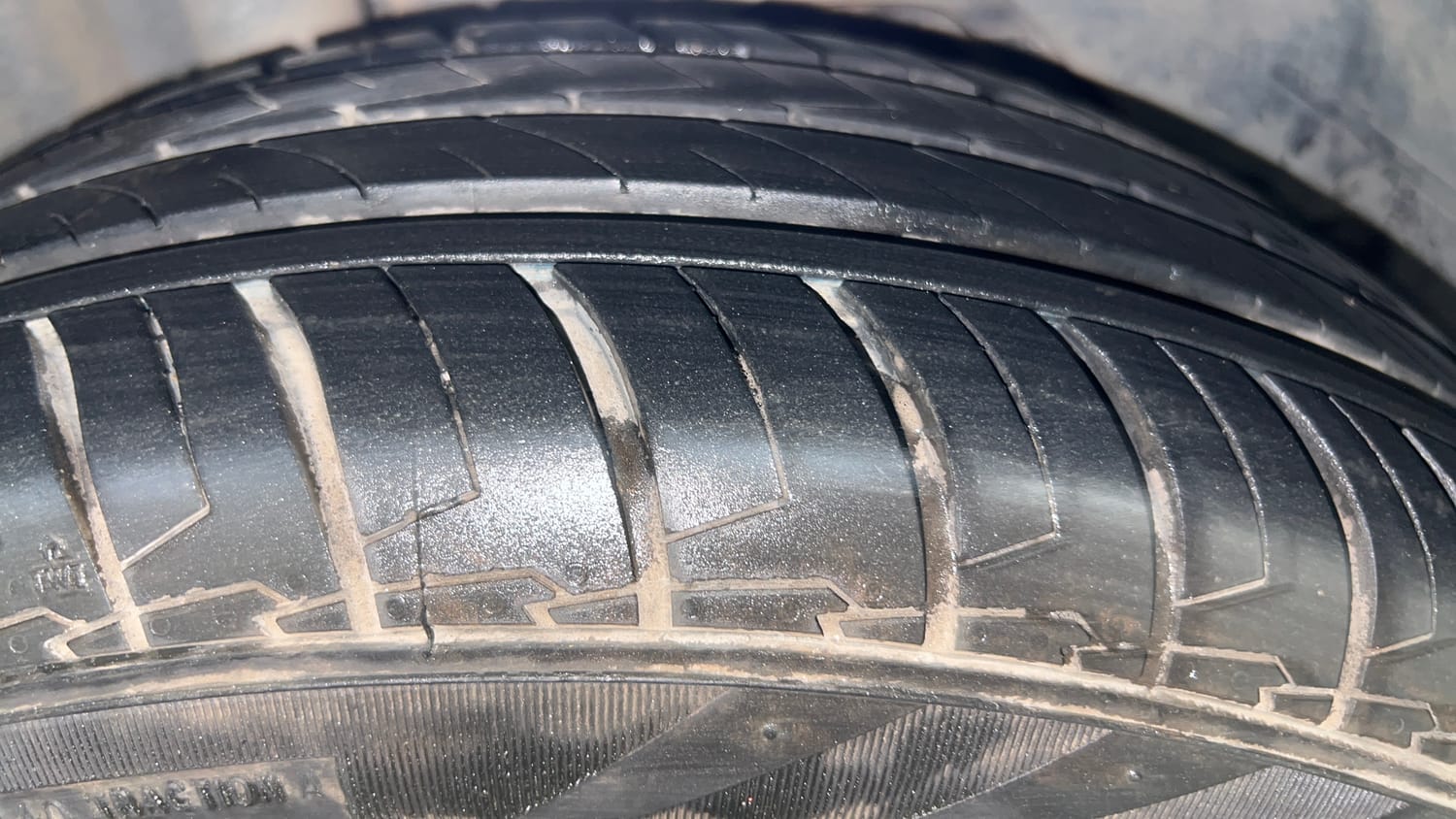 Used 2016 Ford Figo Aspire Trend 1.2 Ti-VCT Petrol Manual tyres RIGHT REAR TYRE TREAD VIEW
