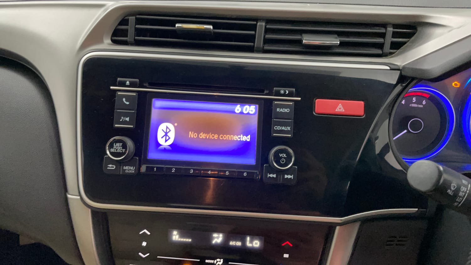 Used 2015 Honda City V Diesel Diesel Manual top_features Integrated (in-dash) music system