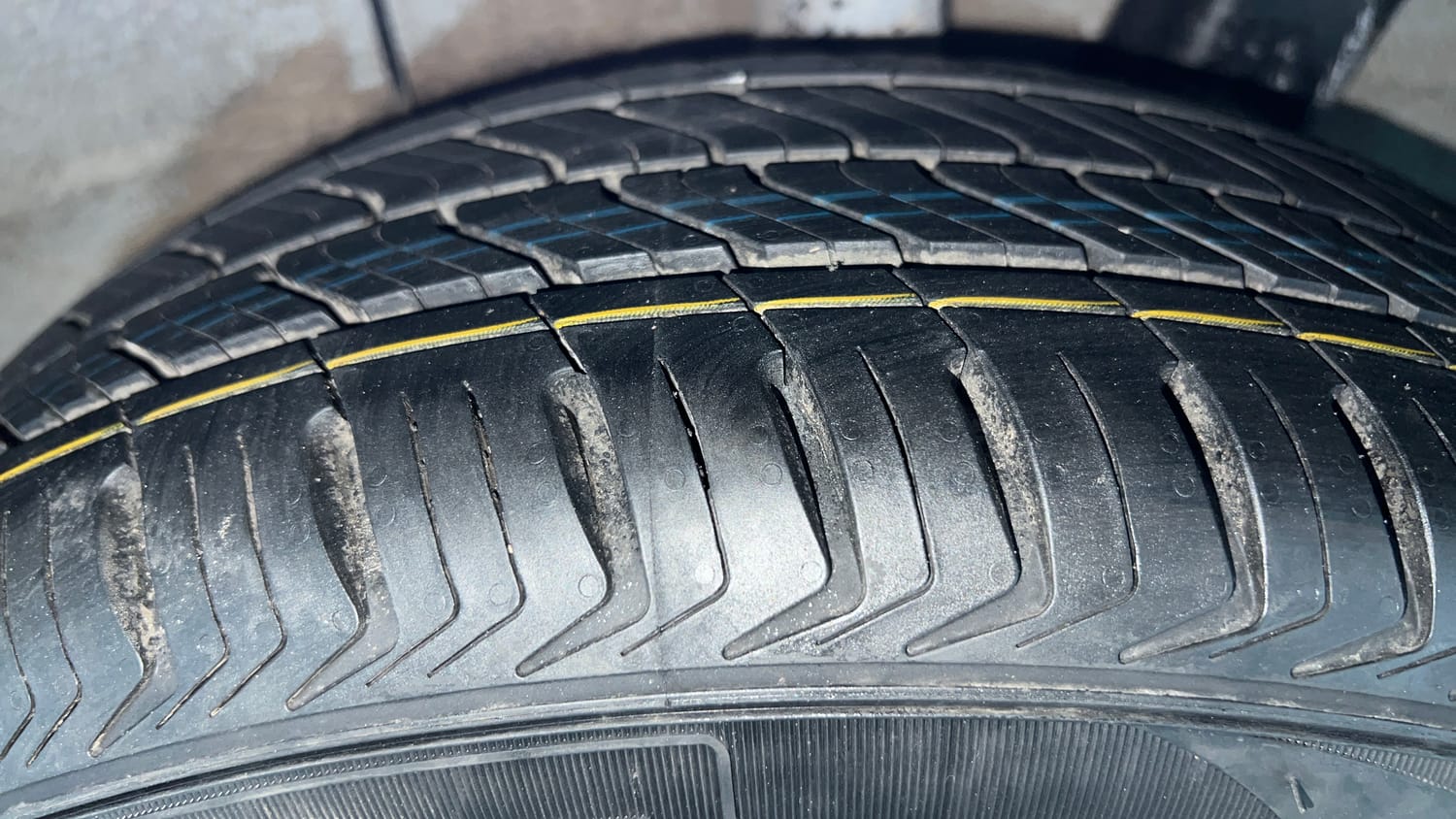 Used 2023 Hyundai Grand i10 Nios Asta 1.2 Kappa VTVT Petrol Manual tyres LEFT REAR TYRE TREAD VIEW