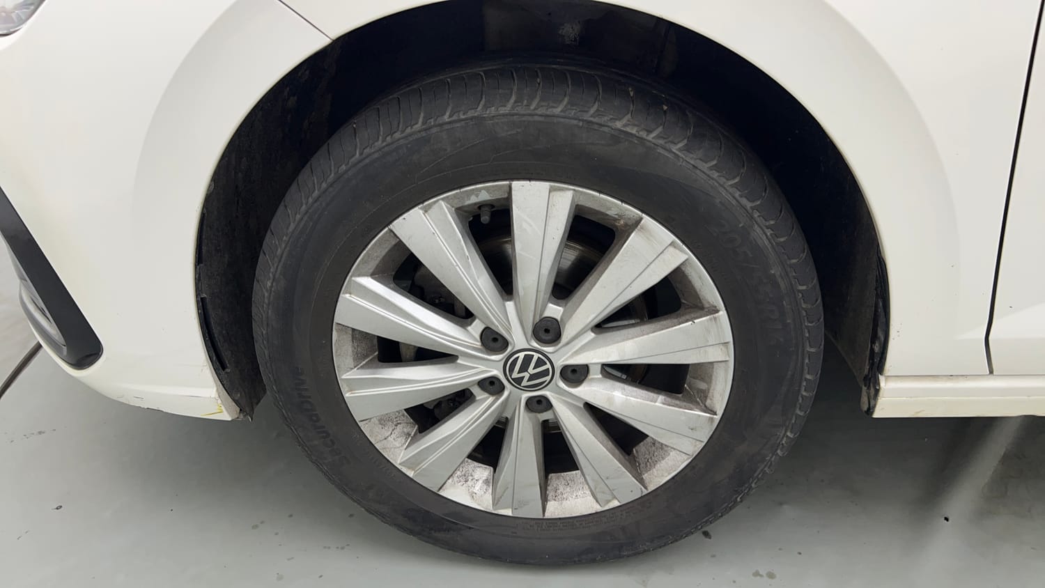 Used 2024 Volkswagen Virtus Highline 1.0 TSI MT Petrol Manual tyres LEFT FRONT TYRE RIM VIEW