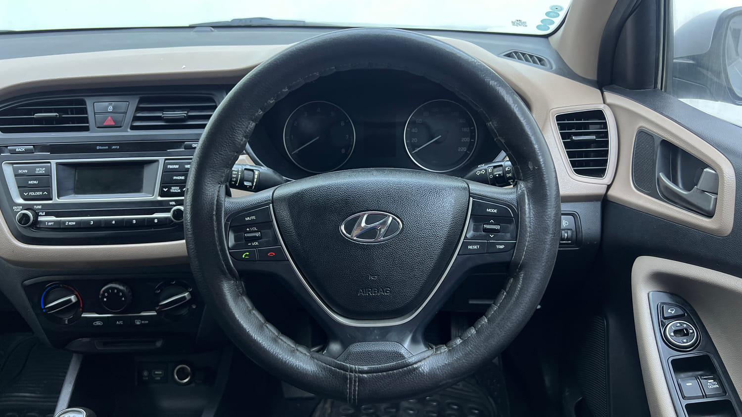 Used 2017 Hyundai Elite i20 Sportz 1.2 Petrol Manual interior STEERING VIEW