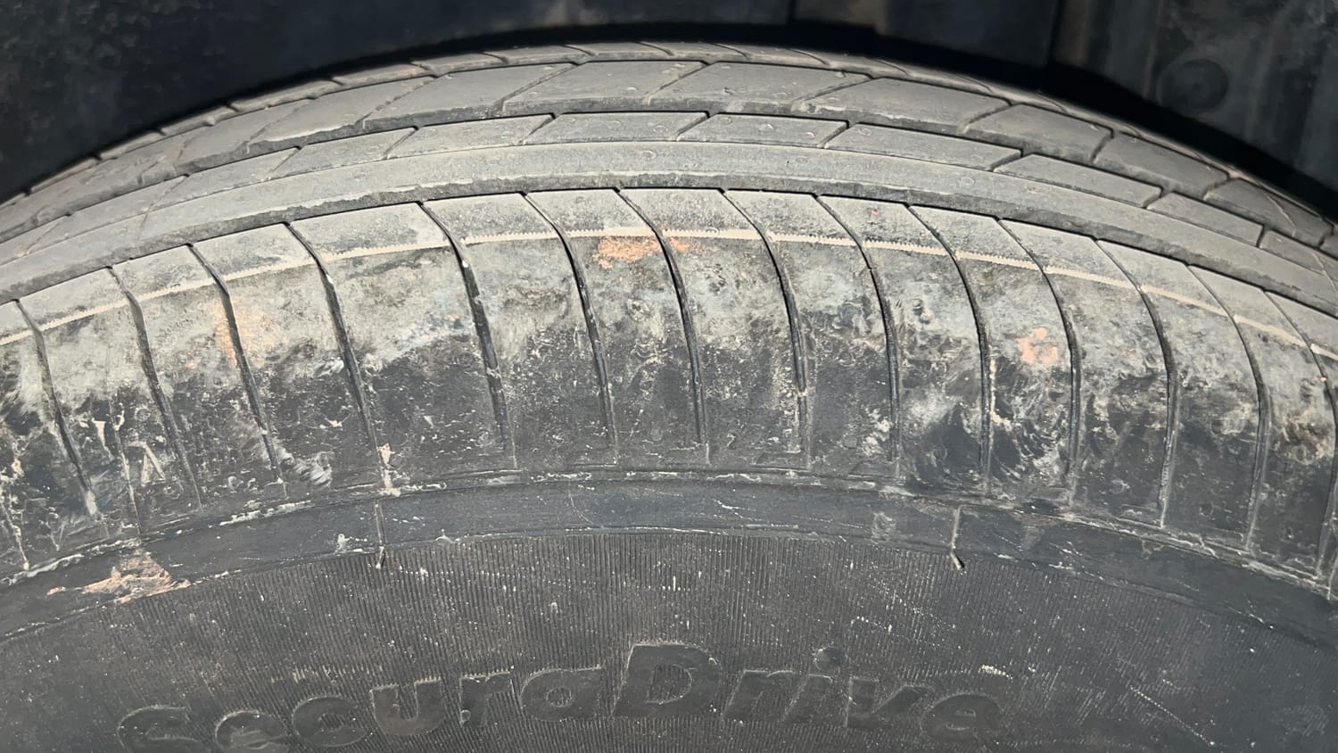 Used 2013 Maruti Suzuki Swift VXi Petrol Manual tyres LEFT REAR TYRE TREAD VIEW