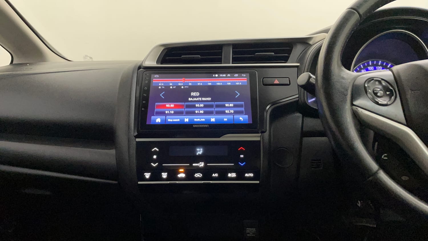 Used 2018 Honda Jazz VX Petrol Petrol Manual interior MUSIC SYSTEM & AC CONTROL VIEW