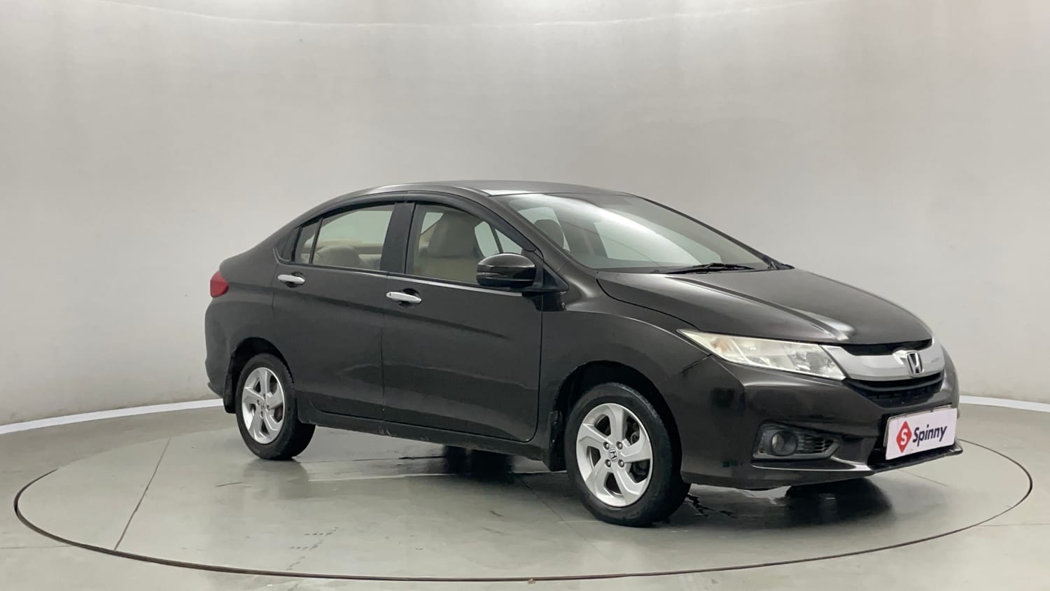 Used 2015 Honda City V Diesel Diesel Manual exterior RIGHT FRONT CORNER VIEW
