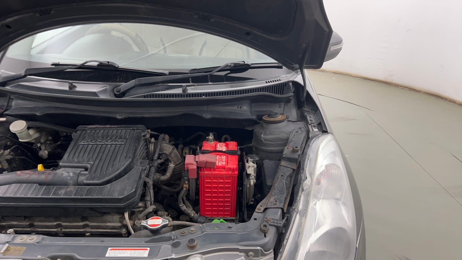 Used 2013 Maruti Suzuki Swift VXi Petrol Manual engine ENGINE LEFT SIDE HINGE & APRON VIEW