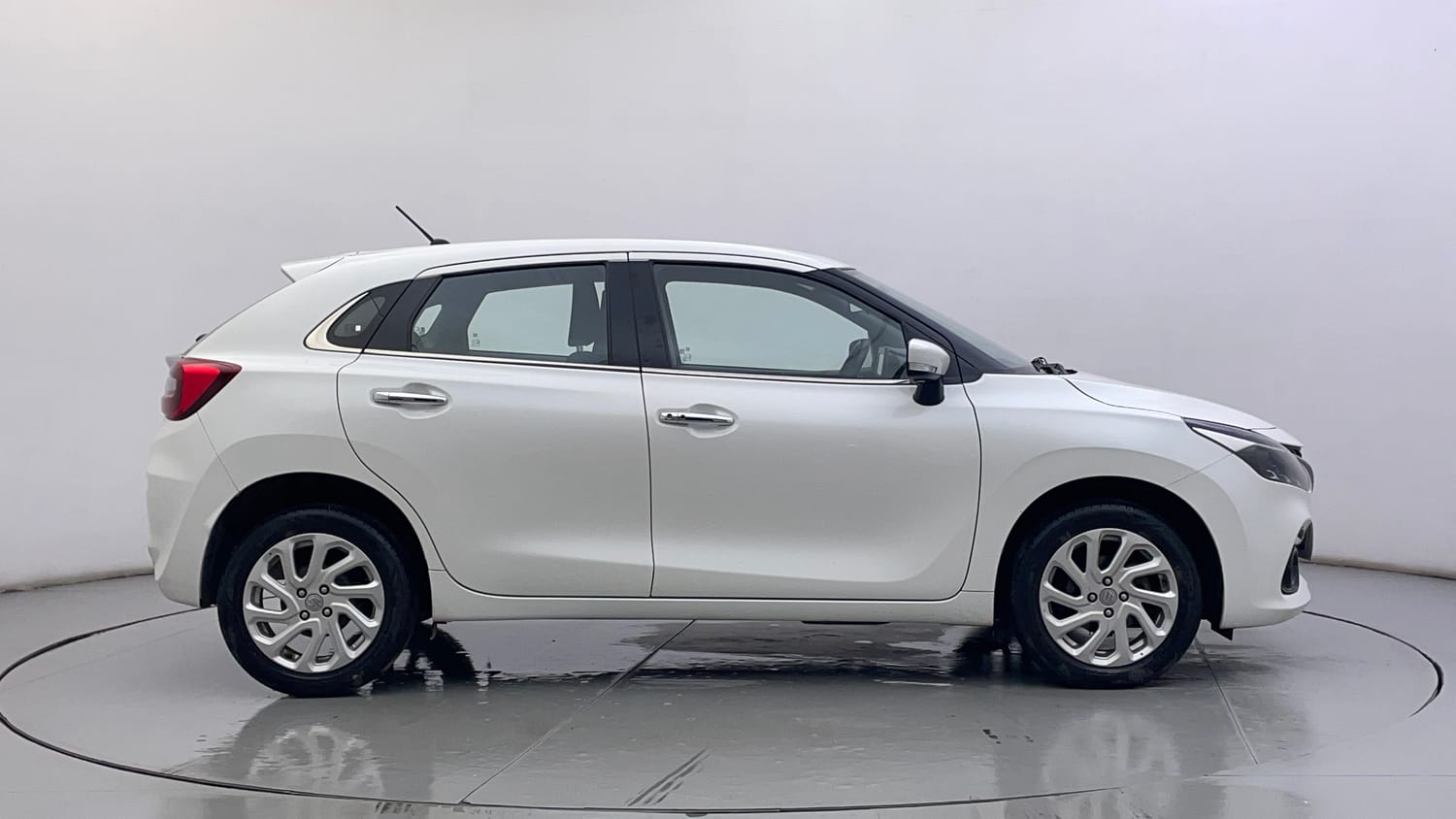Used 2022 Maruti Suzuki Baleno Zeta AGS Petrol Automatic exterior RIGHT SIDE VIEW