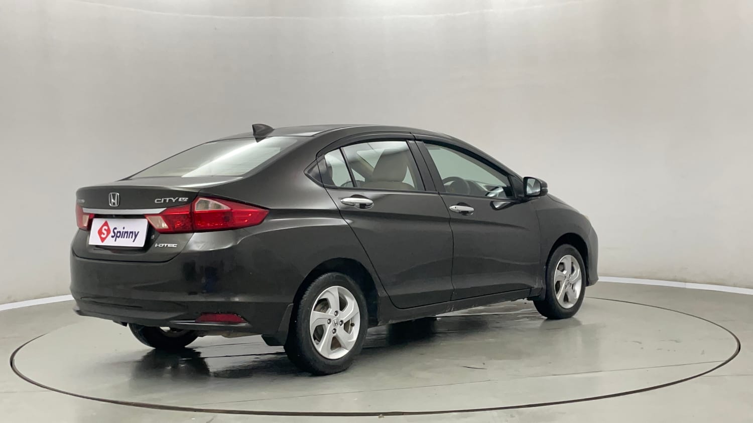 Used 2015 Honda City V Diesel Diesel Manual exterior RIGHT REAR CORNER VIEW