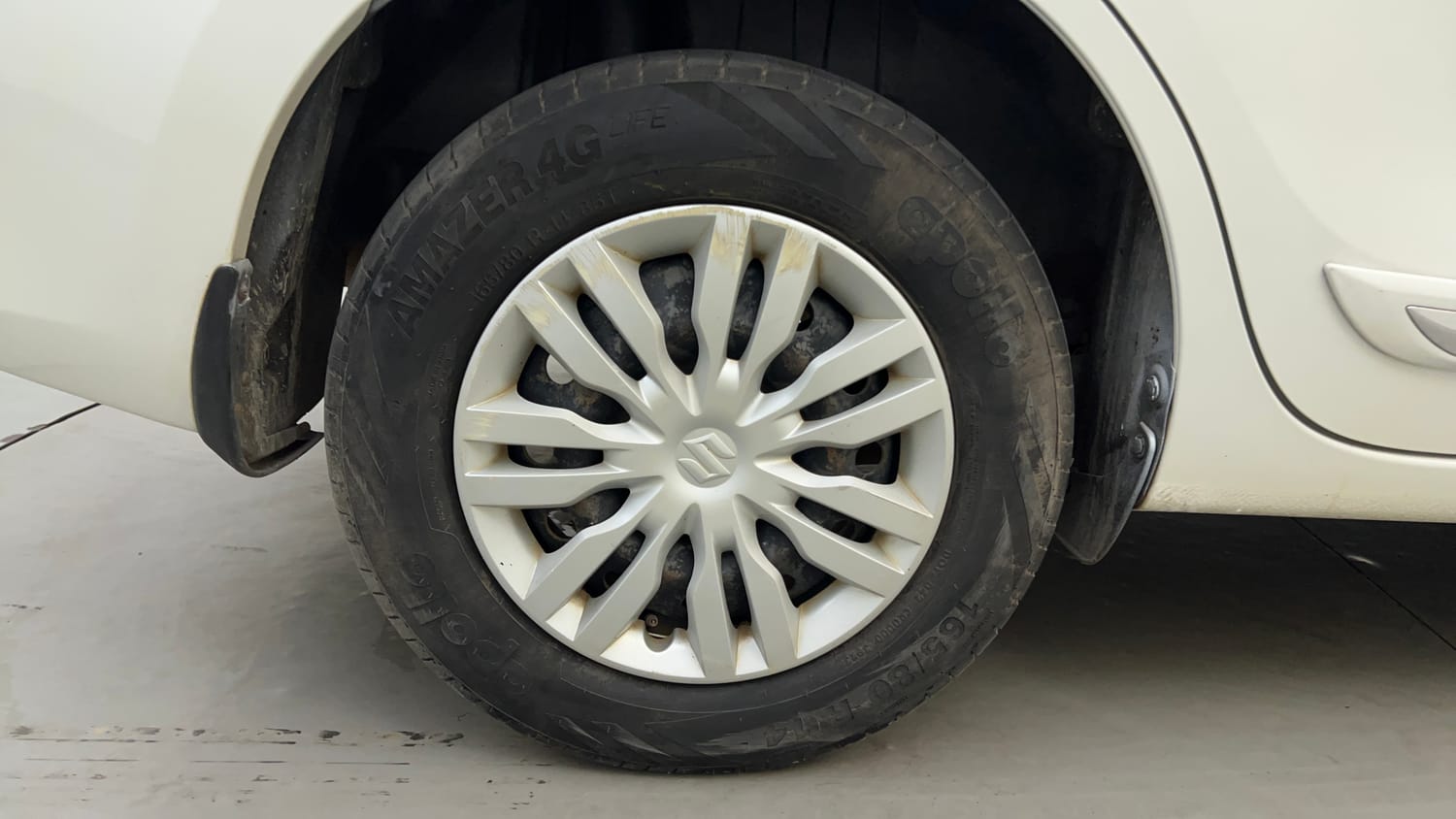 Used 2018 Maruti Suzuki Dzire VXi AMT Petrol Automatic tyres RIGHT REAR TYRE RIM VIEW