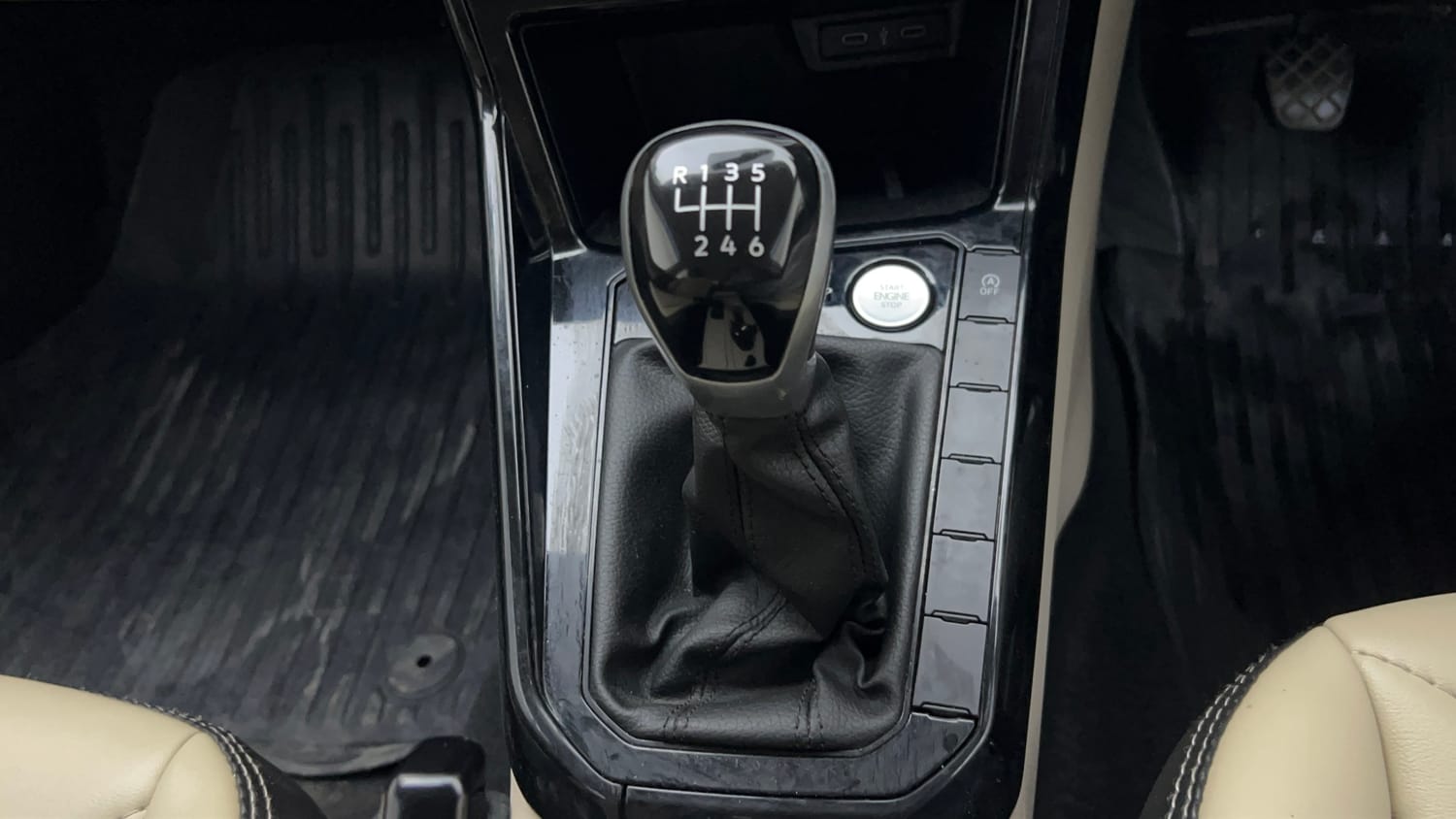 Used 2024 Volkswagen Virtus Highline 1.0 TSI MT Petrol Manual interior GEAR  KNOB VIEW