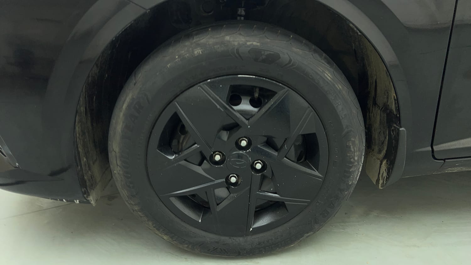 Used 2023 Hyundai Verna EX 1.5 Petrol MT Petrol Manual tyres LEFT FRONT TYRE RIM VIEW