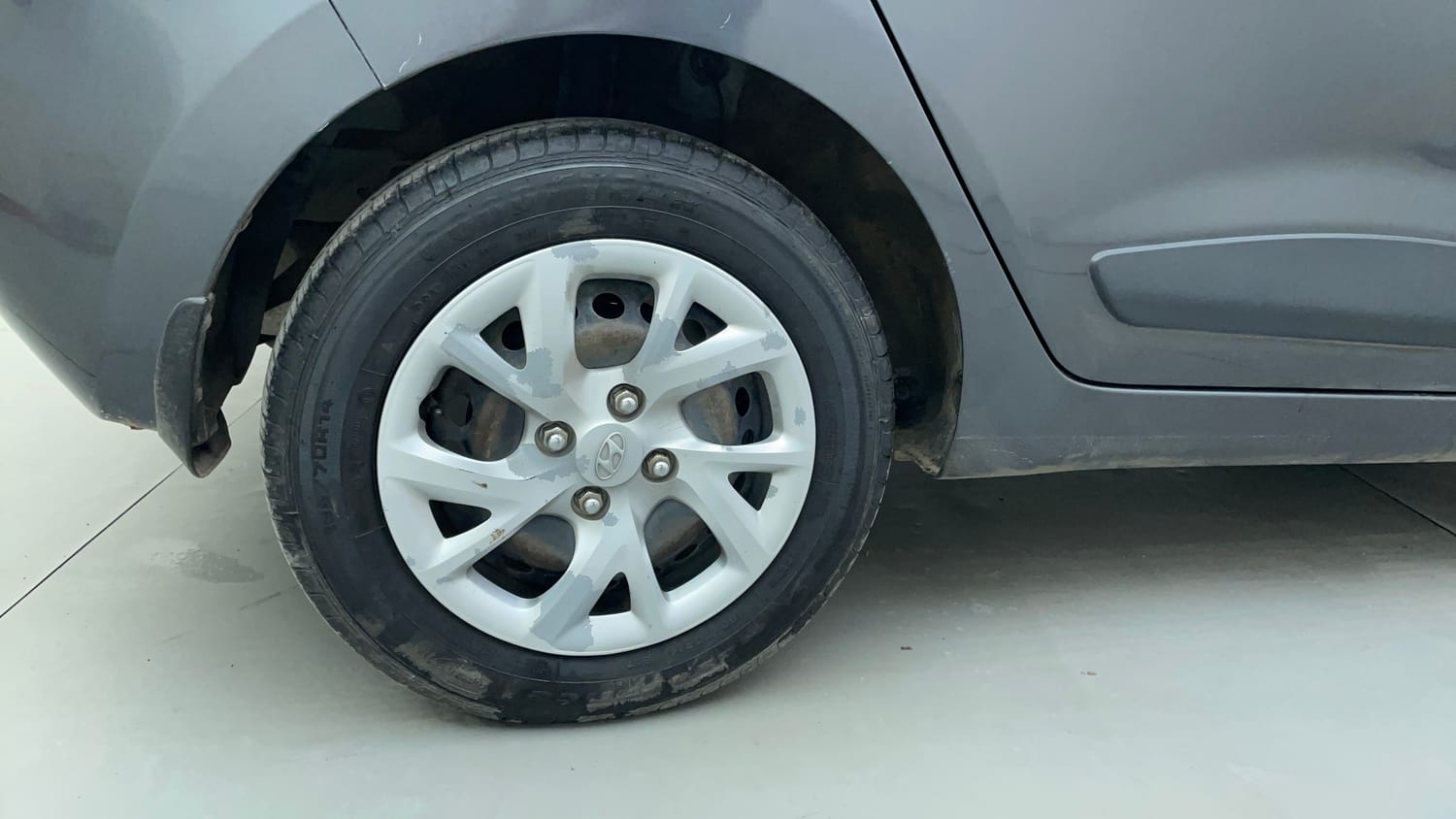 Used 2017 Hyundai Grand i10 Sportz (O) AT 1.2 Kappa VTVT Petrol Automatic tyres RIGHT REAR TYRE RIM VIEW