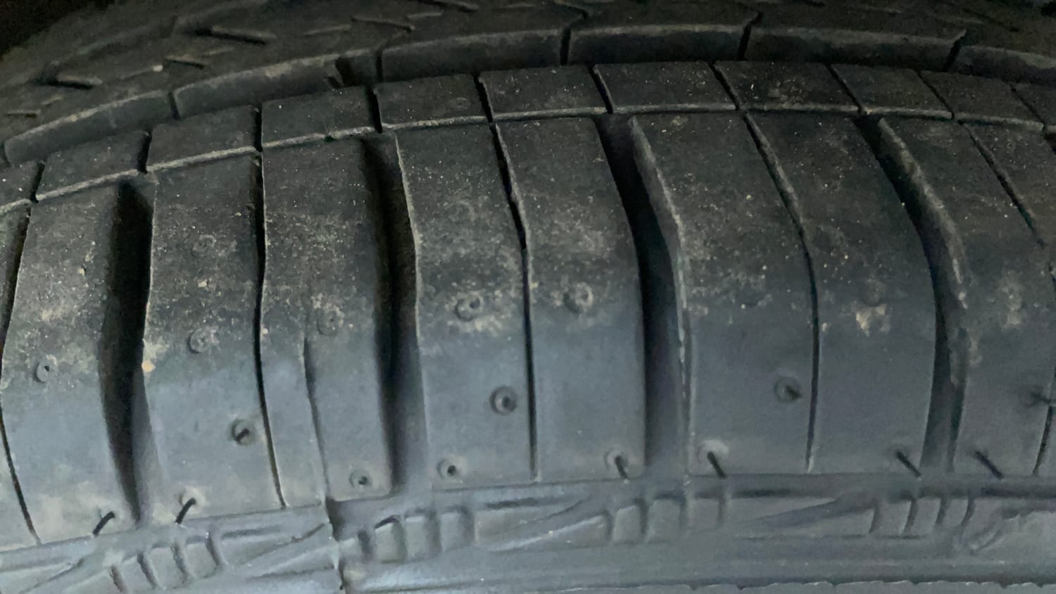 Used 2017 Hyundai Grand i10 Sportz (O) AT 1.2 Kappa VTVT Petrol Automatic tyres RIGHT FRONT TYRE TREAD VIEW