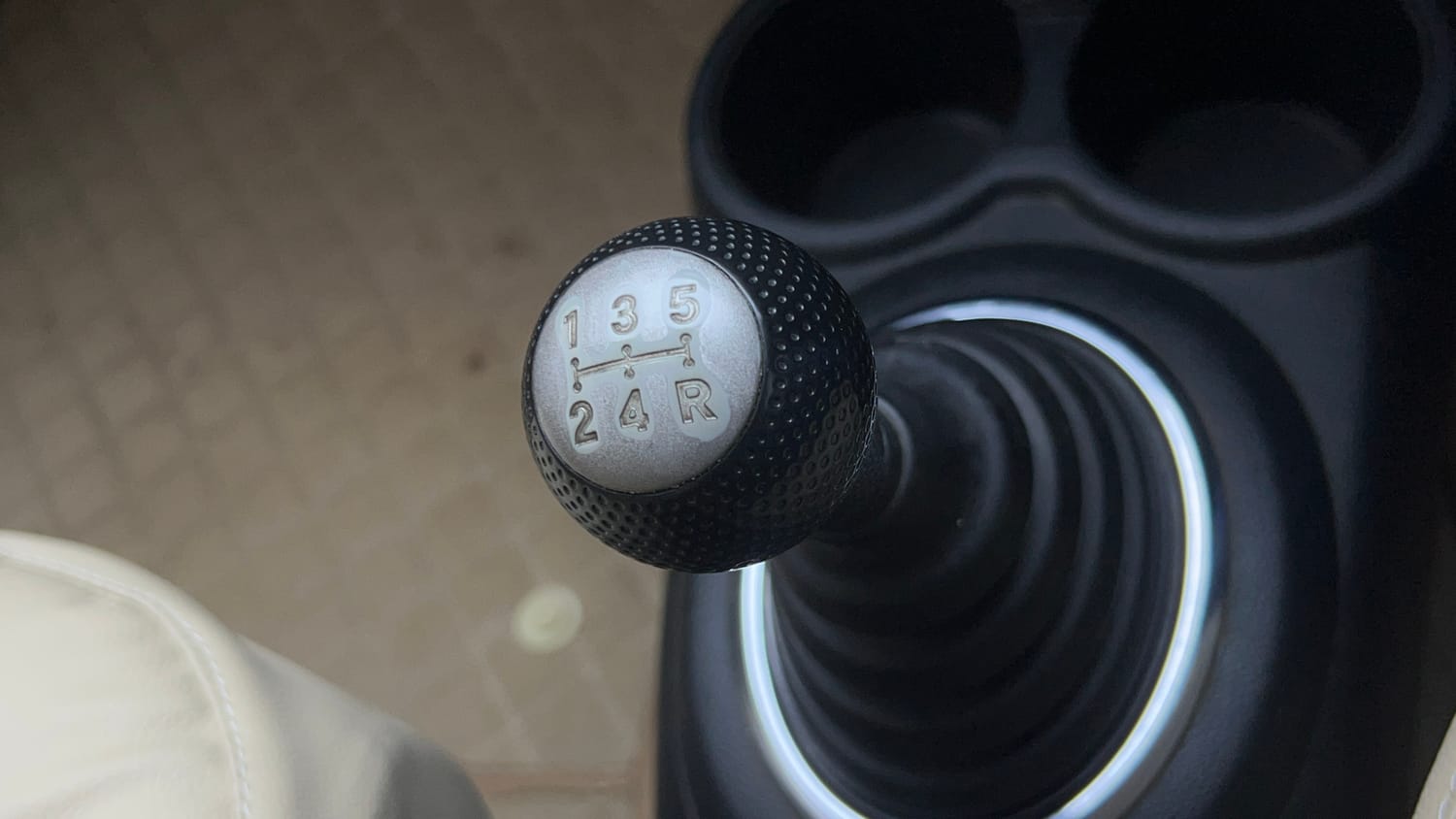 Used 2017 Honda Amaze 1.2 S i-VTEC Opt Petrol Manual interior GEAR  KNOB VIEW