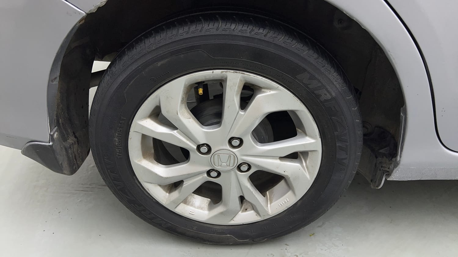 Used 2019 Honda Amaze 1.2 VX MT Petrol Petrol Manual tyres RIGHT REAR TYRE RIM VIEW