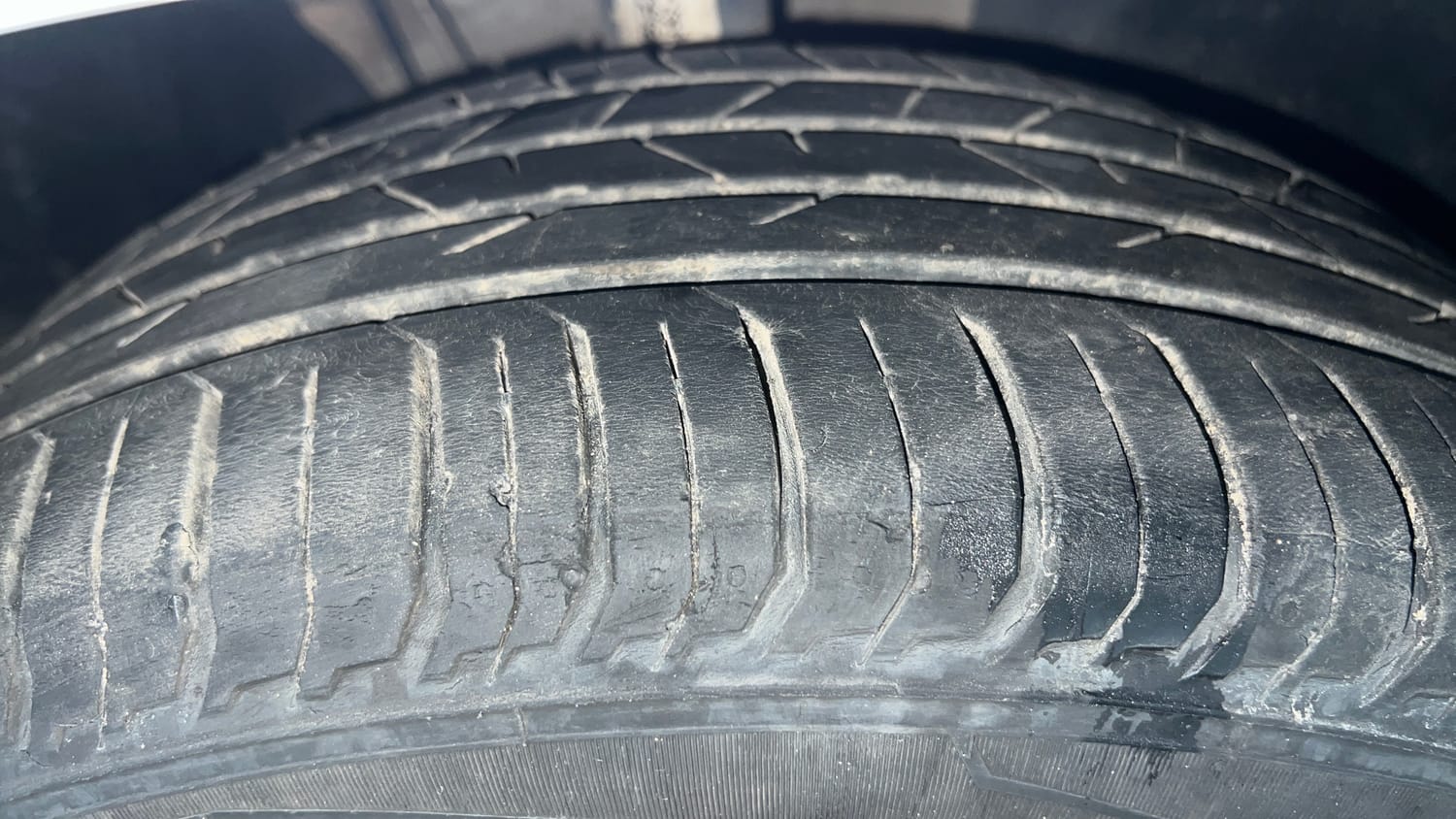 Used 2024 Volkswagen Virtus Highline 1.0 TSI MT Petrol Manual tyres RIGHT FRONT TYRE TREAD VIEW