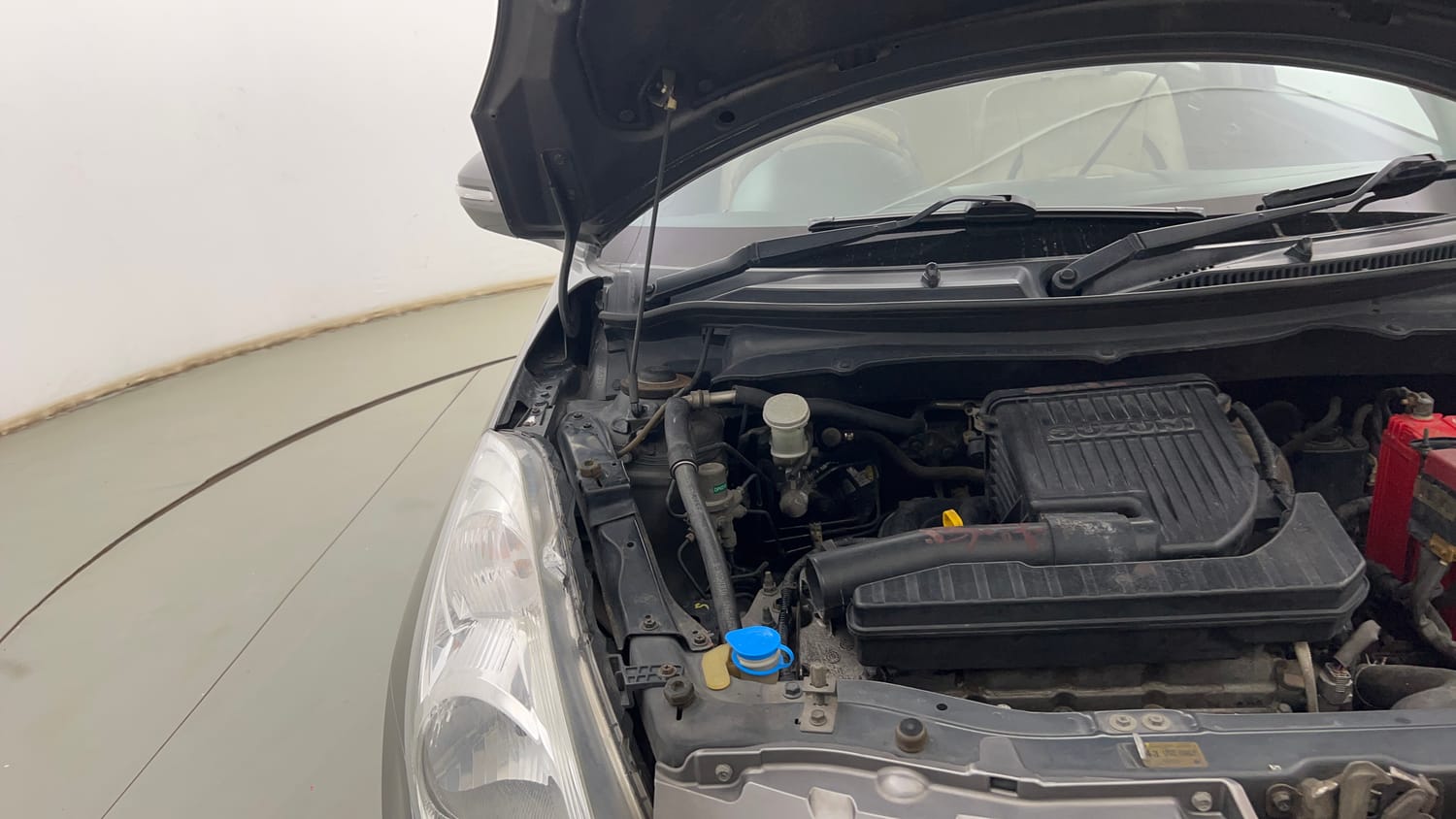 Used 2013 Maruti Suzuki Swift VXi Petrol Manual engine ENGINE RIGHT SIDE HINGE & APRON VIEW