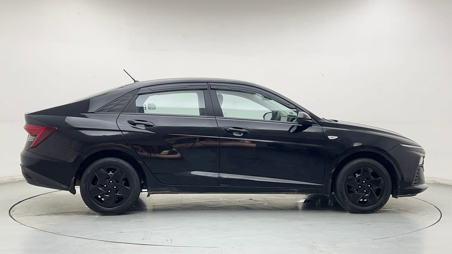Used 2023 Hyundai Verna EX 1.5 Petrol MT Petrol Manual exterior RIGHT SIDE VIEW