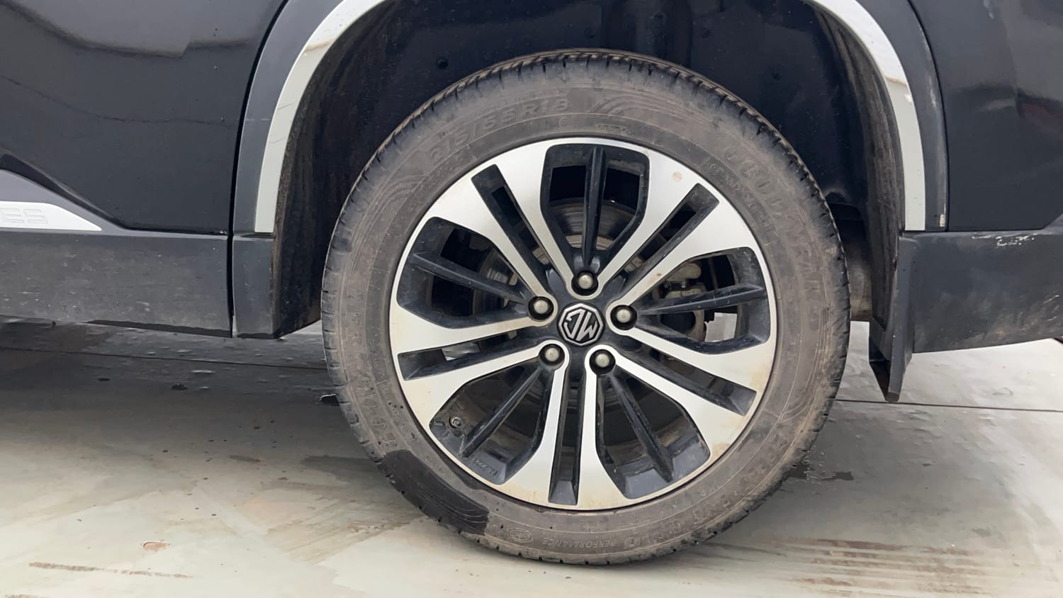 Used 2022 MG Motors Hector Sharp 1.5 Petrol Turbo Hybrid MT Hybrid Manual tyres LEFT REAR TYRE RIM VIEW