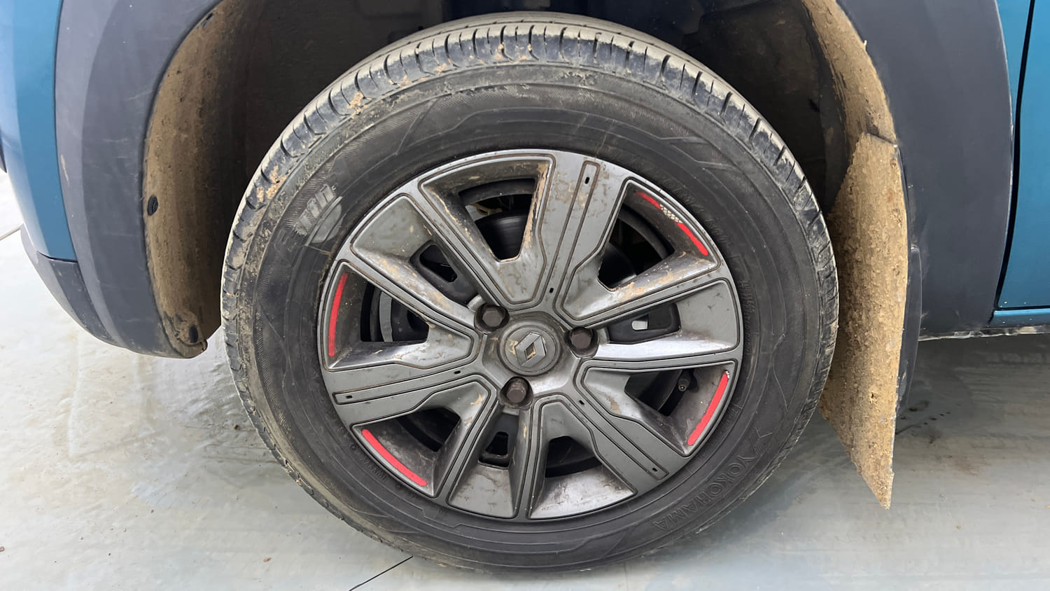 Used 2020 Renault Kwid CLIMBER 1.0 Opt Petrol Manual tyres LEFT FRONT TYRE RIM VIEW