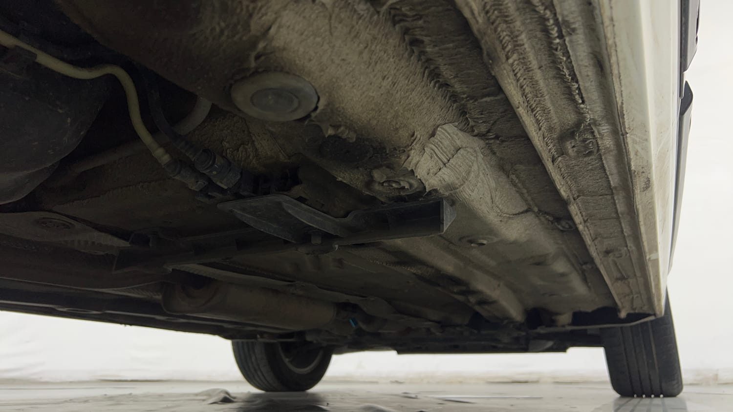 Used 2024 Volkswagen Virtus Highline 1.0 TSI MT Petrol Manual extra REAR RIGHT UNDERBODY VIEW