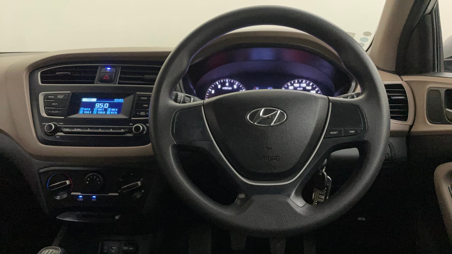 Used 2018 Hyundai Elite i20 Magna Executive 1.2 Petrol Manual interior STEERING VIEW