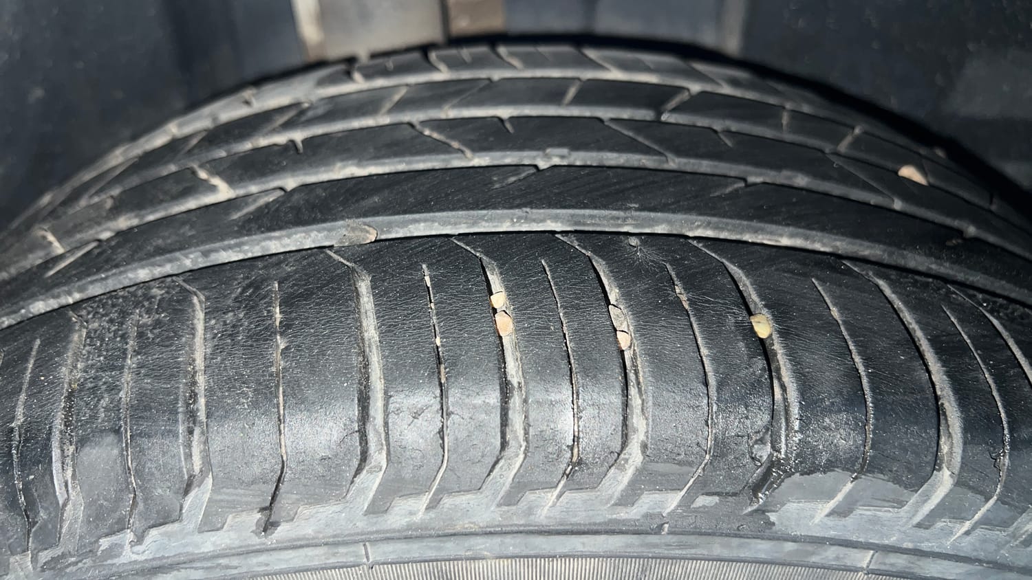 Used 2024 Volkswagen Virtus Highline 1.0 TSI MT Petrol Manual tyres RIGHT REAR TYRE TREAD VIEW