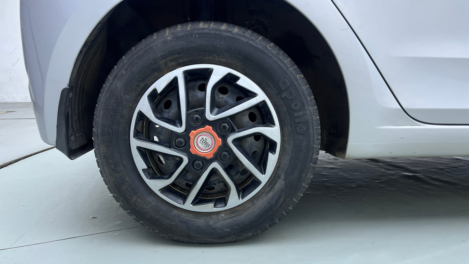 Used 2017 Hyundai Elite i20 Sportz 1.2 Petrol Manual tyres RIGHT REAR TYRE RIM VIEW
