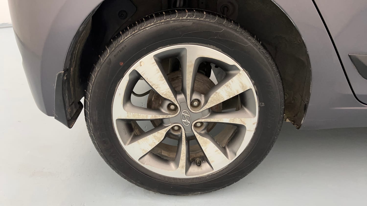 Used 2015 Hyundai Elite i20 Asta 1.2 Petrol Manual tyres RIGHT REAR TYRE RIM VIEW