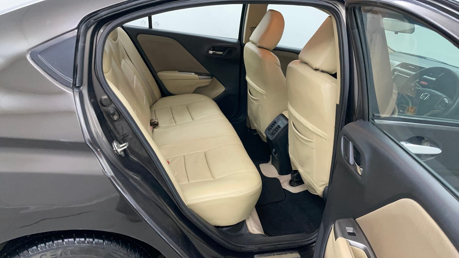 Used 2015 Honda City V Diesel Diesel Manual interior RIGHT SIDE REAR DOOR CABIN VIEW