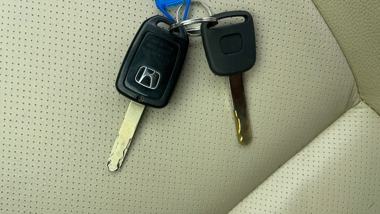 Used 2016 Honda City VX (O) MT Diesel Diesel Manual extra CAR KEY VIEW