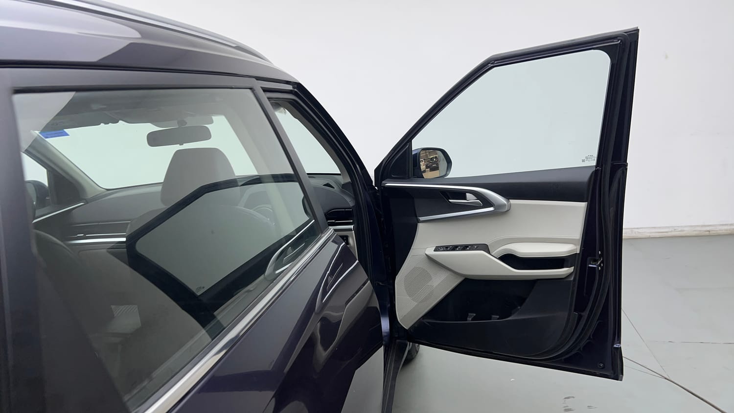 Used 2022 Kia Carens Prestige Plus 1.4 Petrol DCT 7 STR Petrol Automatic interior RIGHT FRONT DOOR OPEN VIEW