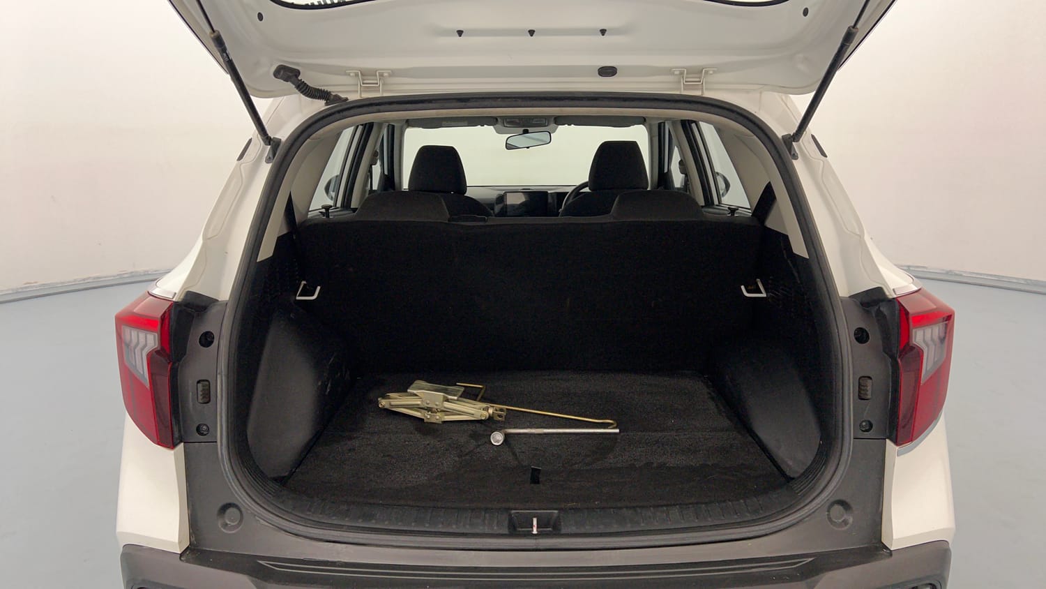 Used 2024 Kia Seltos HTE 1.5 Diesel MT Diesel Manual interior DICKY INSIDE VIEW